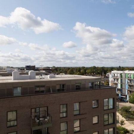 Contemporary & Homely Penthouse, 2 Mins Walk From Cambridge Station, Lift Access, Secured Gated On-Site Parking, Self Check-In, Super Fast Wifi, Terrace & Sleeps 6 ภายนอก รูปภาพ