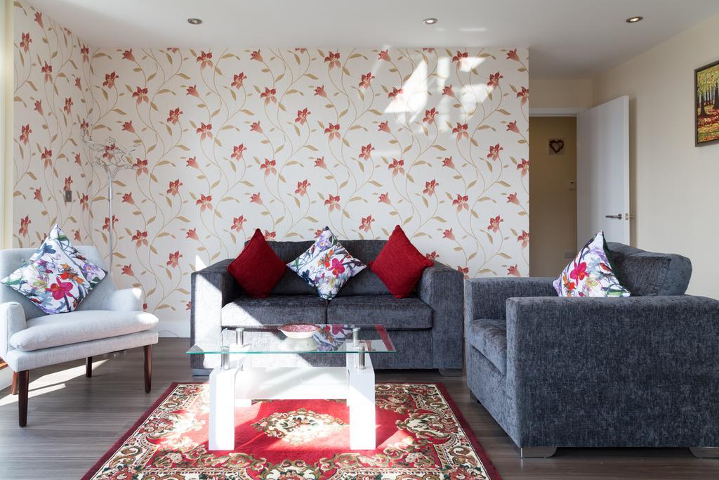 Contemporary & Homely Penthouse, 2 Mins Walk From Cambridge Station, Lift Access, Secured Gated On-Site Parking, Self Check-In, Super Fast Wifi, Terrace & Sleeps 6 ภายนอก รูปภาพ