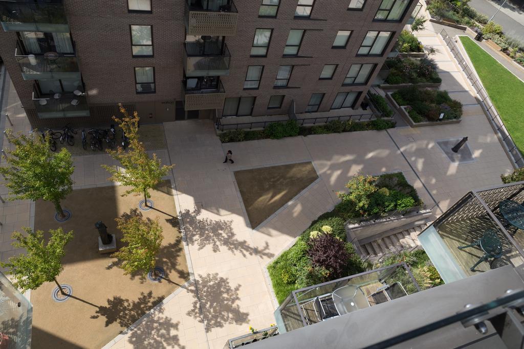 Contemporary & Homely Penthouse, 2 Mins Walk From Cambridge Station, Lift Access, Secured Gated On-Site Parking, Self Check-In, Super Fast Wifi, Terrace & Sleeps 6 ภายนอก รูปภาพ