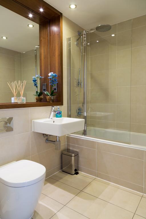 Contemporary & Homely Penthouse, 2 Mins Walk From Cambridge Station, Lift Access, Secured Gated On-Site Parking, Self Check-In, Super Fast Wifi, Terrace & Sleeps 6 ภายนอก รูปภาพ