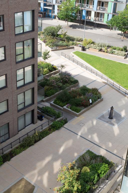 Contemporary & Homely Penthouse, 2 Mins Walk From Cambridge Station, Lift Access, Secured Gated On-Site Parking, Self Check-In, Super Fast Wifi, Terrace & Sleeps 6 ภายนอก รูปภาพ