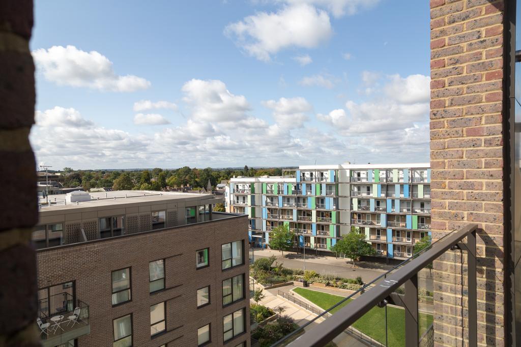 Contemporary & Homely Penthouse, 2 Mins Walk From Cambridge Station, Lift Access, Secured Gated On-Site Parking, Self Check-In, Super Fast Wifi, Terrace & Sleeps 6 ภายนอก รูปภาพ