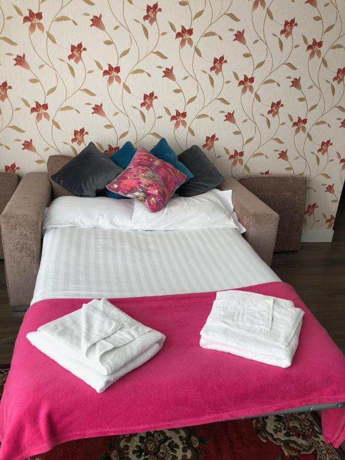 Contemporary & Homely Penthouse, 2 Mins Walk From Cambridge Station, Lift Access, Secured Gated On-Site Parking, Self Check-In, Super Fast Wifi, Terrace & Sleeps 6 ภายนอก รูปภาพ