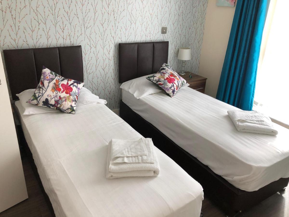 Contemporary & Homely Penthouse, 2 Mins Walk From Cambridge Station, Lift Access, Secured Gated On-Site Parking, Self Check-In, Super Fast Wifi, Terrace & Sleeps 6 ภายนอก รูปภาพ